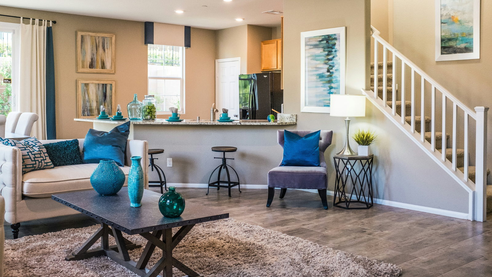 Clean and open main room with refreshed surfaces