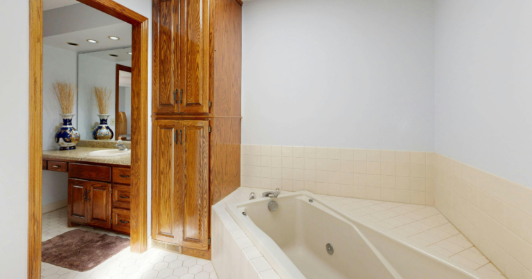 bathroom, after being cleaned