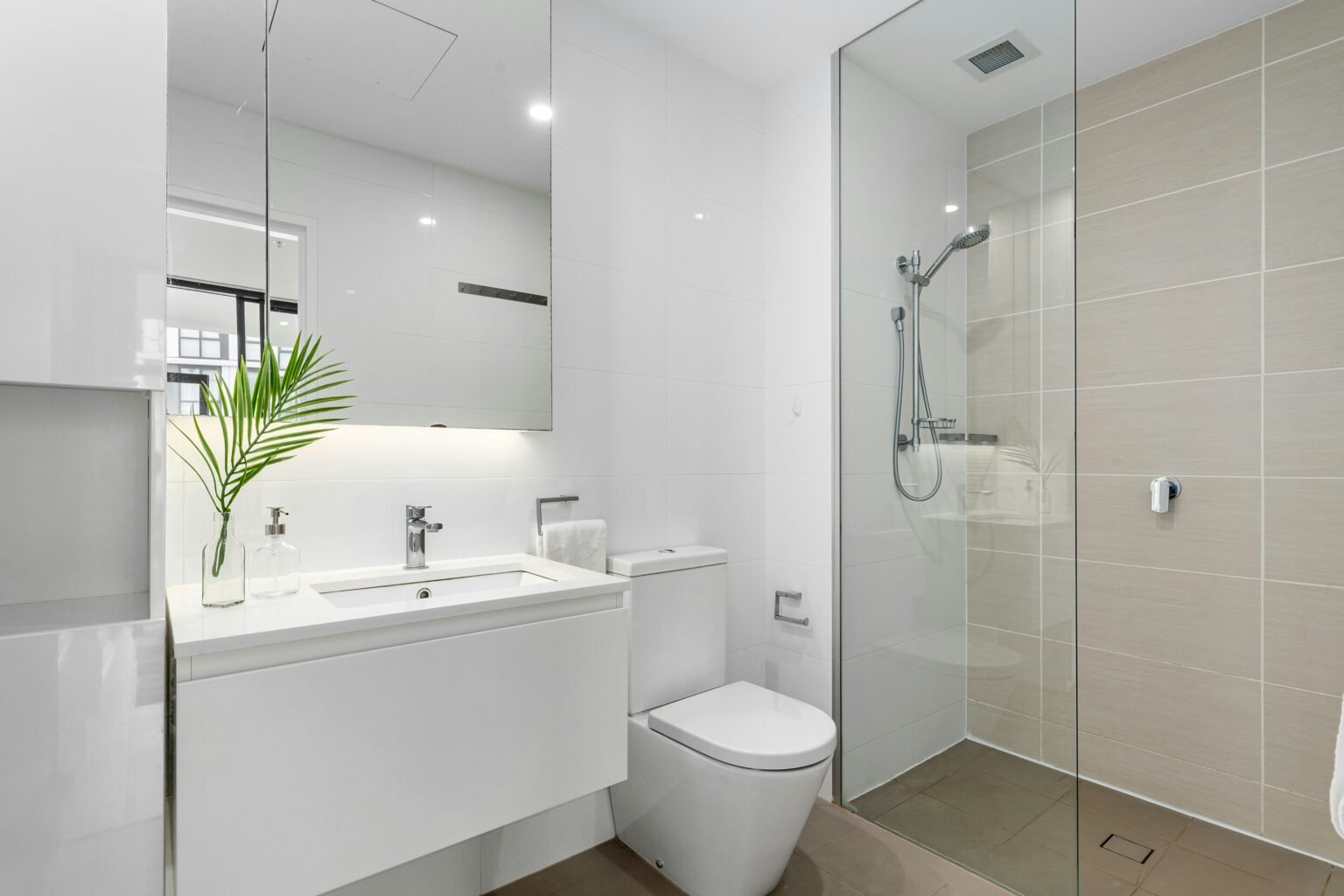 bathroom that has been professionally cleaned. neat and immaculate.