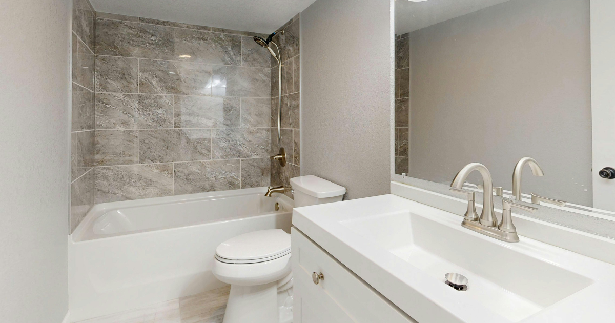 Apartment bathroom after a cleaning