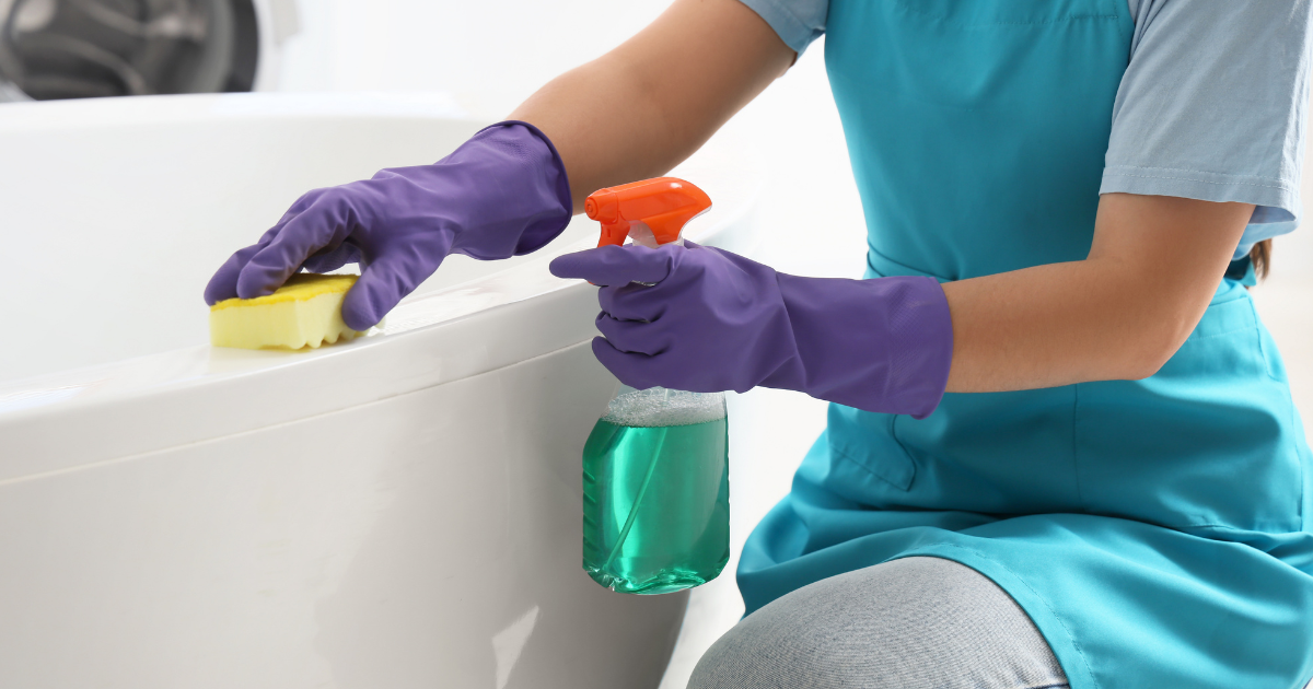 Bathroom deep cleaning