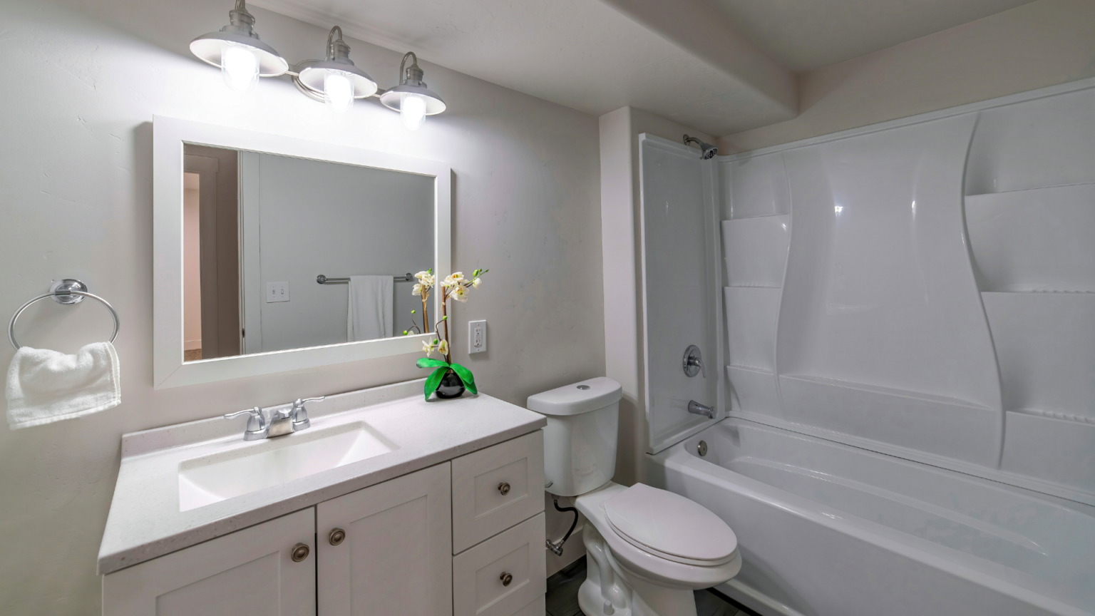 Bathroom after a deep cleaning