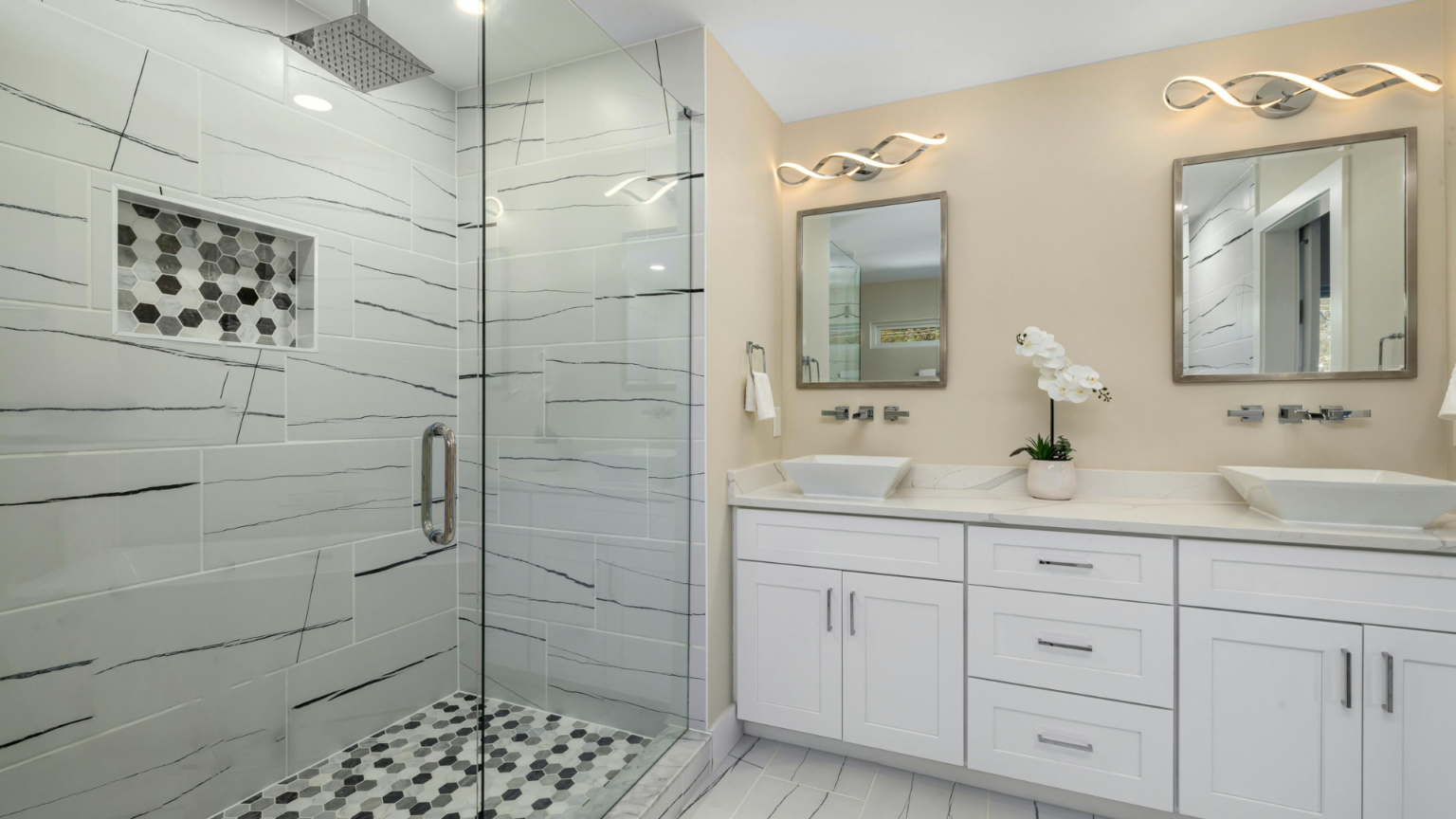 Bathroom after a move-in/move-out cleaning service done by experts